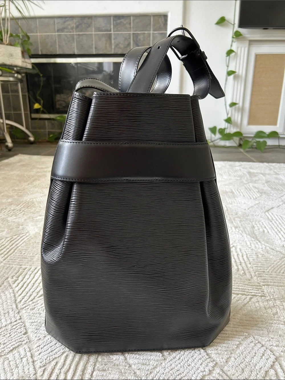 Louis Vuitton elegant black